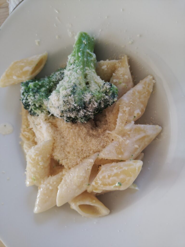 Nudelpfanne mit Brokkoli – schnell, gesund & unkompliziert